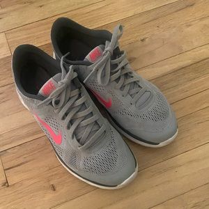 Womens Nike shoes. Size 7